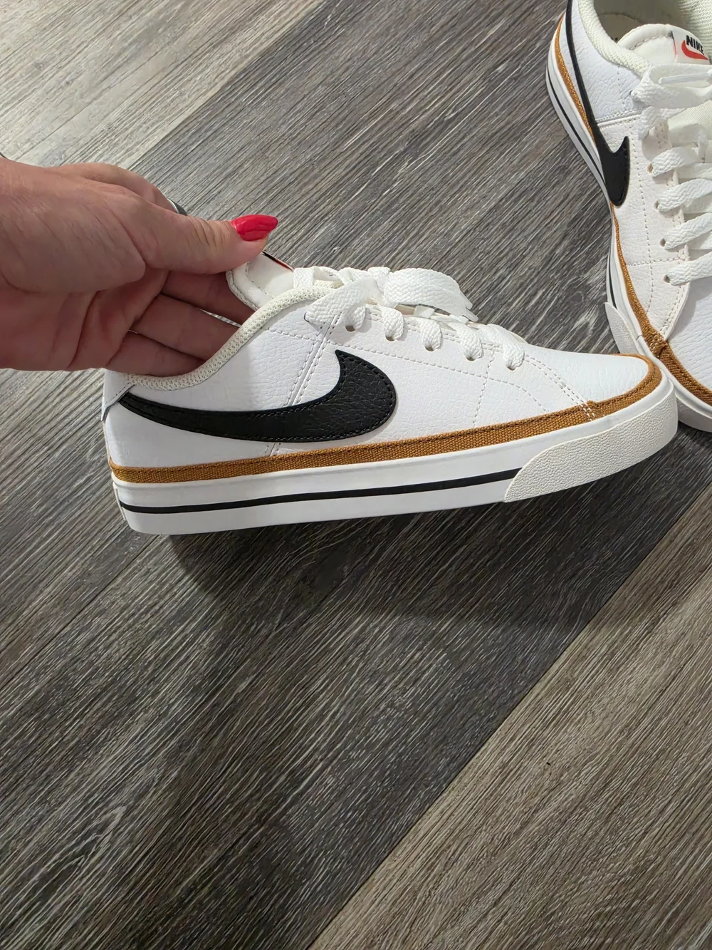 Nike classic low